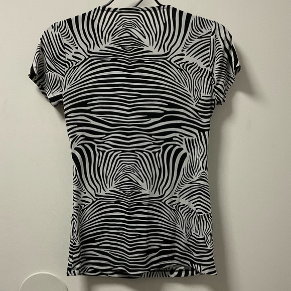 Striking Merona Black & White Cool Polyester Spandex Blend Short Sleeve Top! - Picture 13 of 13